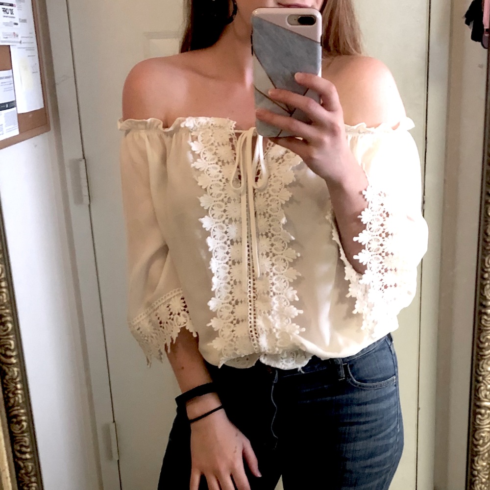 Off-the-shoulder lace detail top
